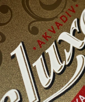 Нанесение лаков